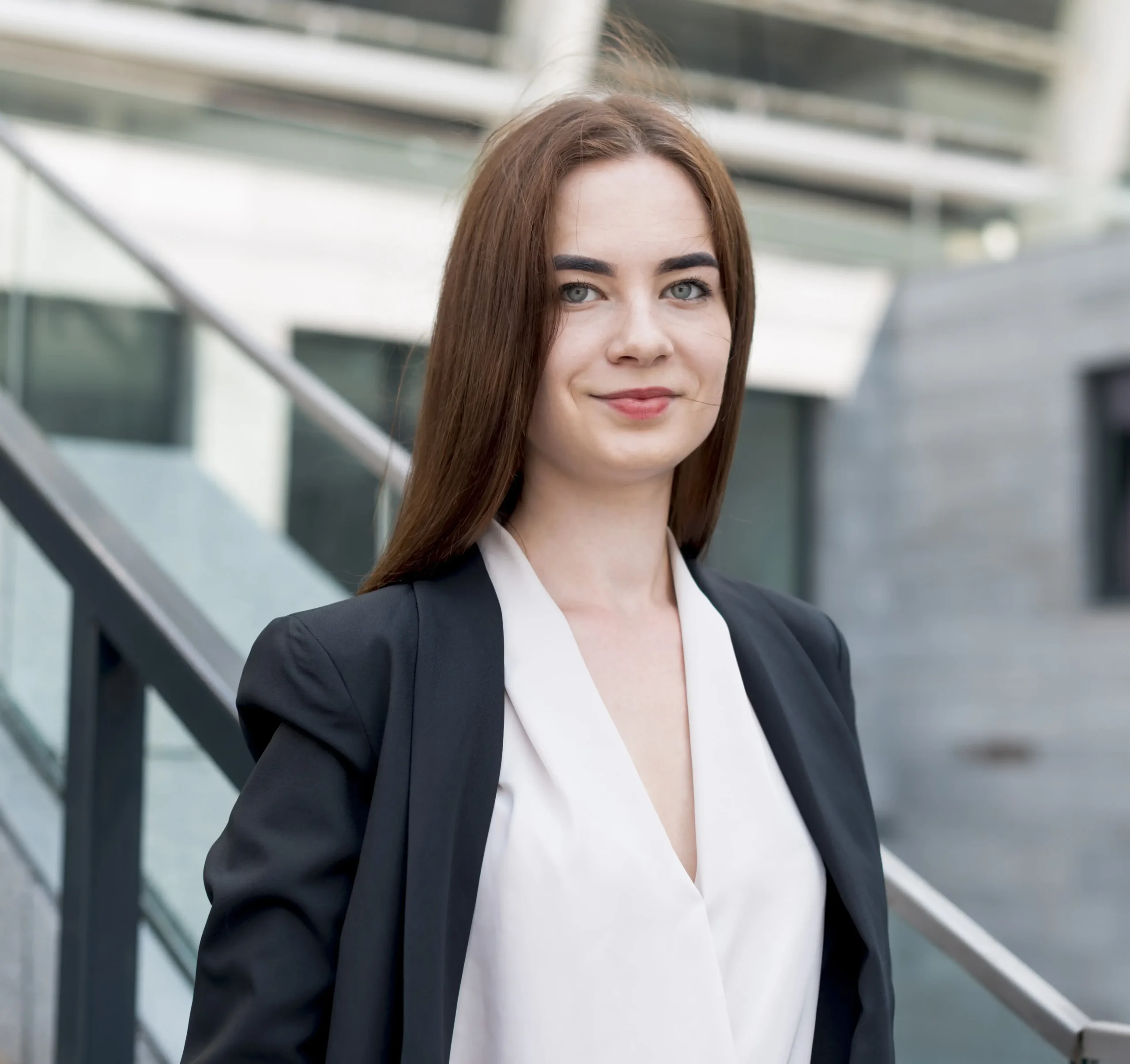 business-woman-posing-street (1)